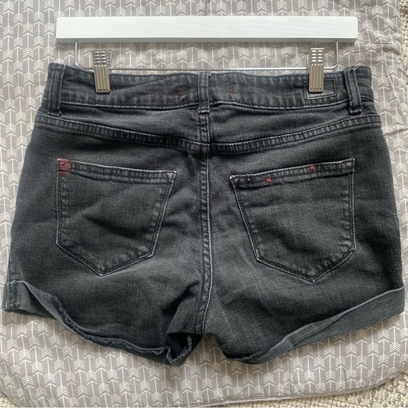 URBAN Outfitters BDG Black Mom Shortie Shorts High Waisted Sz 28 - Picture 4 of 7